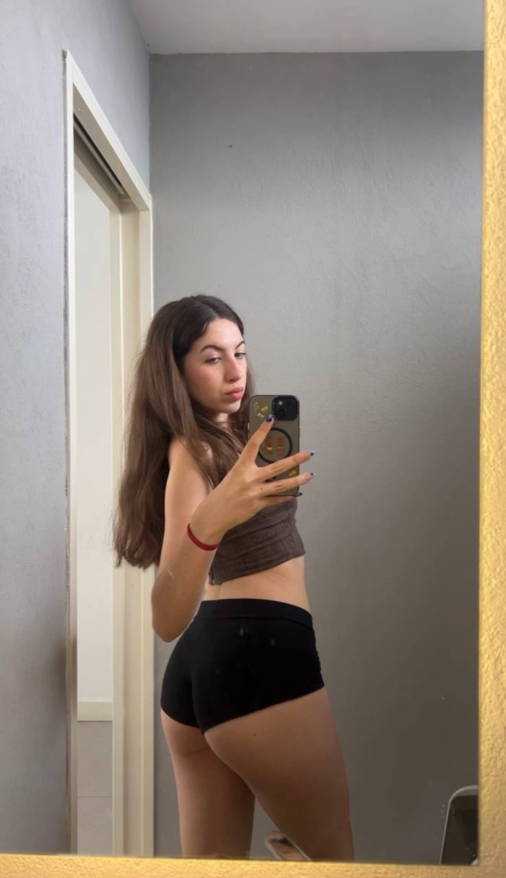 Amber in her underwear in Trujillo