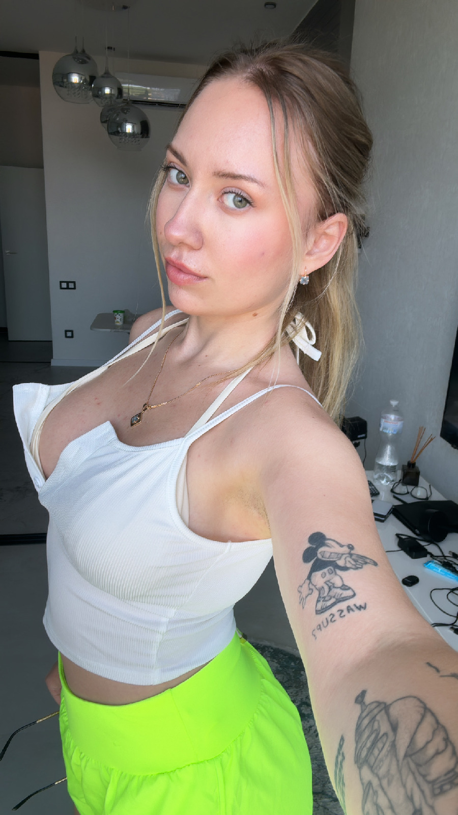 KateV in her underwear in Trujillo