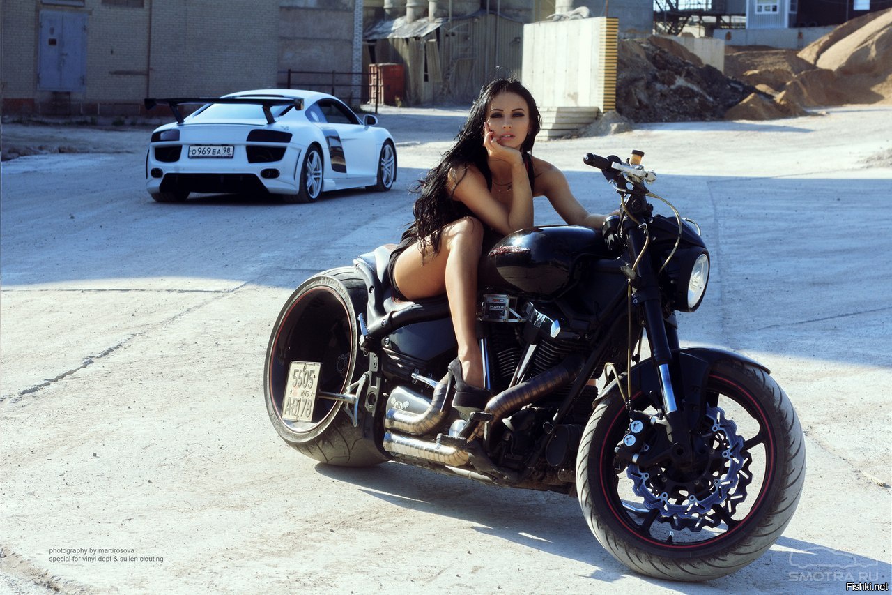 Sexy model Brunettes on a motorcycle in Trujillo