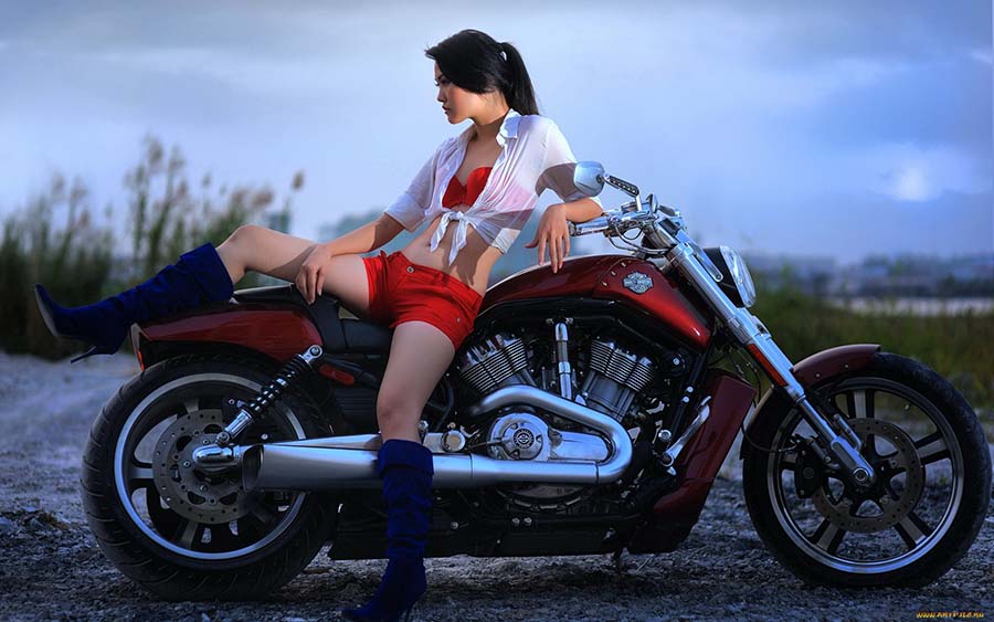 Beautiful girls and motorcycles in Trujillo